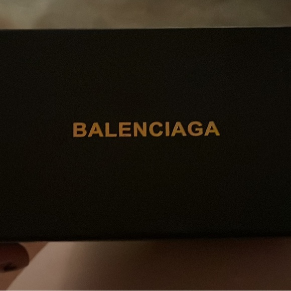 Brand new black and gold - Picture 4 of 4